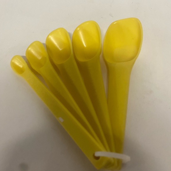 Vintage Rubbermaid Yellow Measuring Spoons Set of 5 . 2231-2236 - Picture 2 of 5